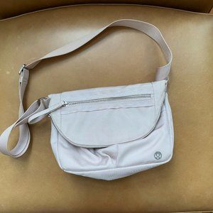LULULEMON misty pink festival bag 5L